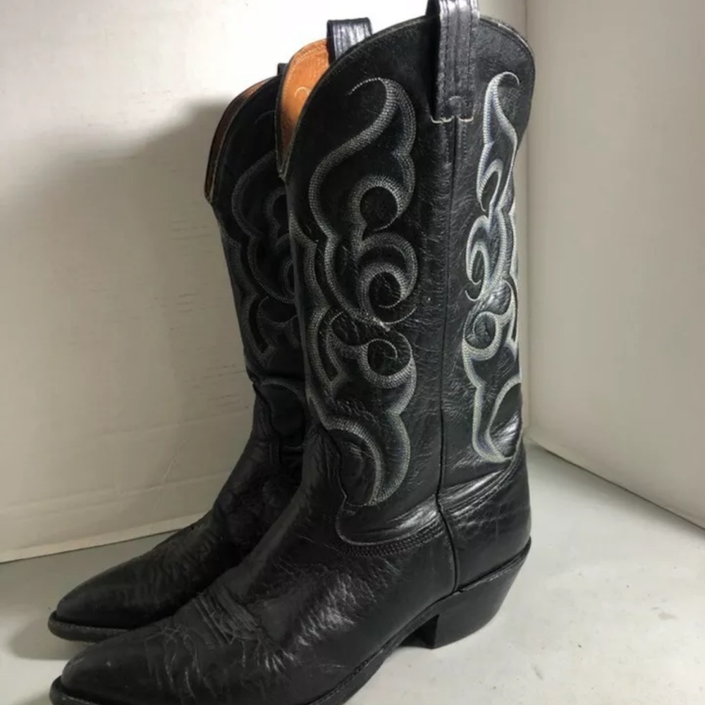 NOCONA cowgirl boots. Size 10. Black. Leather